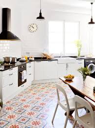 Puede que la cocina sea, especialmente en los pisos de alquiler, uno de. 7 Formas De Cambiar El Suelo Sin Obras Ideas Reformas Viviendas