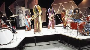 Listen to music from wizzard like i wish it could be christmas everyday, i wish it could be christmas everyday (2006 remaster) & more. How Much Money Do Pop Stars Make From Christmas Hits Bbc Music
