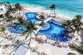 cancun party hotels