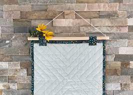 tutorial a rustic way to hang a quilt