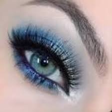 right makeup to wear with a navy dress