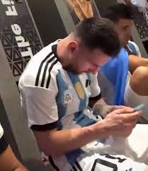 Messi bad posture