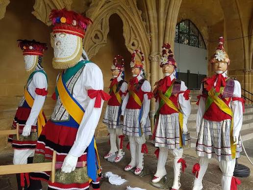 Bayonne : une exposition de costumes traditionnels - Les Petites Affiches 64