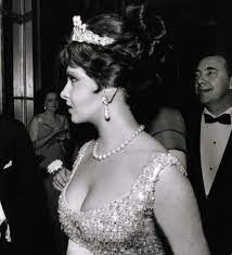 preview of gina lollobrigida auction of