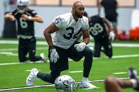 Linebacker K.J. Wright signs with ...