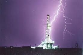 Maybe you would like to learn more about one of these? Drilling Rig Struck By Lightning I Think Someone Photoshopped This A Little But Its Still A Cool Picture Pictures Of Lightning Oilfield Drilling Rig