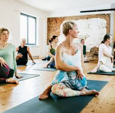 Welches yoga material du kaufen solltest & welche yoga youtube videos gut sind, erfährst du hier! Yoga Zubehor Furs Yoga Training Zuhause Braucht Man Dieses Zubehor Welt