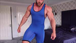 Big connor: body builder wrestles - ThisVid.com