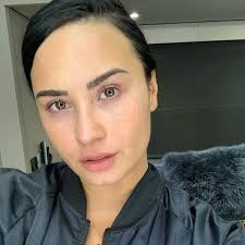 This beauty is a style icon in the glamour industry and fashion world, and now we are shocked to see her in real life. Celebrities Without Makeup 45 Makeup Free Selfies To Admire Glamour