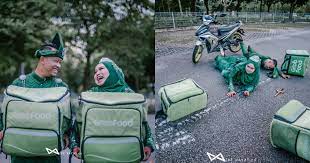 Cara daftar grab food rider (register online, gaji besar). M Sian Couple Who Fell In Love As Food Delivery Riders Has Grabfood Themed Wedding Photoshoot Mothership Sg News From Singapore Asia And Around The World