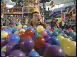 Is christmas really all about getting the toy? Jingle All The Way Movie Trailer 1996 Youtube