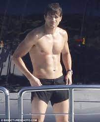 Ashton Kutcher Body Type One Celebrity - Figure