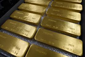 Gold flirts with all-time highs as banking concerns deepen | Reuters