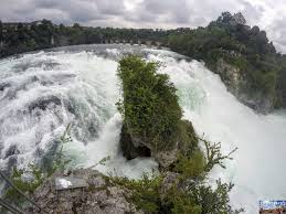 Visiter les chutes du Rhin Neuhausen en 1 journée pendant ton séjour - TraveliveT