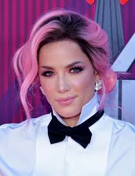 To get this sort of hair you first need to have the haircut to actually style it like that. Halsey Singer Wikipedia