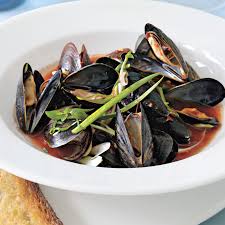 y steamed mussels with garlic bread