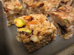 healthy oatmeal energy bar with dates