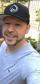 Over the years, donnie wahlberg has earned a lot of fans as the frontman of new kids on the block and as a main character on cbs's blue bloods. Pin By Carolin Zamorano On Donnie Donnie Wahlberg Donnie And Mark Wahlberg Wahlberg Brothers