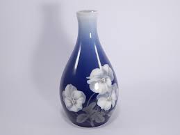 Blu cobalto con fiori bianchi, vaso. Vaso Blu Antico Royal Copenhagen Bing Grondahl Fiori Bianchi Fragilissimo It