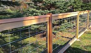 17 Awesome Hog Wire Fence Design Ideas