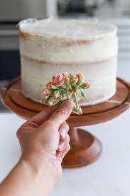 how to decorate a cake with flowers