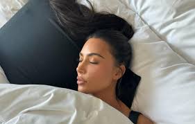 kim kardashian sleeps with full face of