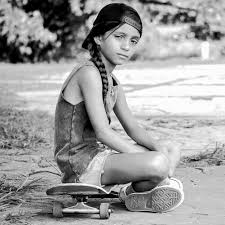 Jhulia rayssa mendes leal, mais conhecida como rayssa leal (imperatriz, 4 de janeiro de 2008), é uma skatista brasileira.popularmente chamada de a fadinha do skate, apelido que ganhou após ter seu vídeo viralizado na internet aos oito anos de idade fazendo manobras de skate fantasiada de fada. Rayssa Leal Facebook