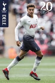 Born on 11th april 1996 in milton keynes, the young englishman is widely regarded as one of the best midfielders of his generation. Kaufe Tottenham Hotspur Dele Alli 18 19 Maxi Poster
