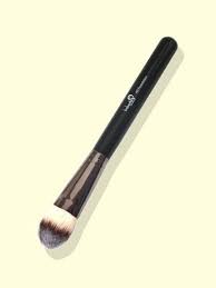 black hd foundation brush used to apply