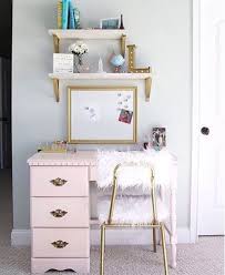 Looking for computer desks to fit small spaces, corners, & bedrooms? This Pretty In Pink Desk With Pizzazz Home Office Design Room Interior Home Office Decor