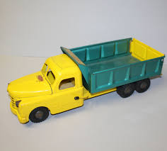 toy metal dump truck with hydraulic