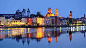 A lot of old town passau germany is nestled onto a thin peninsula of land that separates the inn and the danube rivers. Corona Stadt Passau Erlasst Weitere Massnahmen Br24