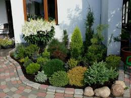 Decorate Small Front Yard Garden