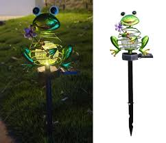 solar power metal frog statue with