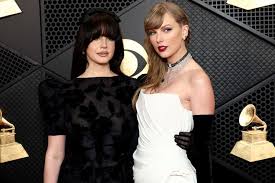 taylor swift helps lana del rey touch