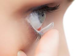 how to insert and remove contact lenses
