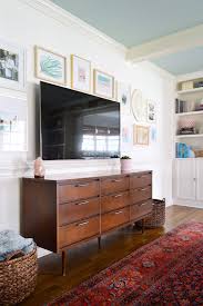 how to make a gallery wall around a tv