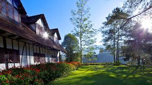 Located at almost 2,000 meters at its highest point, camerons offers visitors a moderate climate with daytime temperatures averaging around 25°c and 18°c at night. Intimate Romance Package Offer At The Lakehouse Cameron Highlands