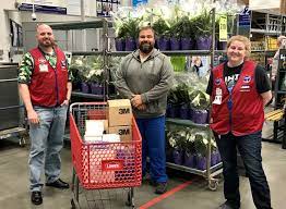 See what employees say it's like to work at lowes canada. Lowe S Associates Find Ways To Help Others During Coronavirus Pandemic Lowe S Corporate