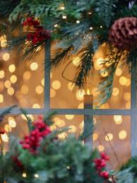 Fall And Holiday Window Décor Tips