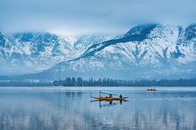 Embracing Kashmir's Winter: Explore Top Snow-filled Packages
