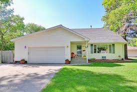 2514 clover drive grand forks nd 58201