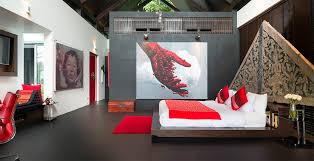 red bedrooms with tips and accessories
