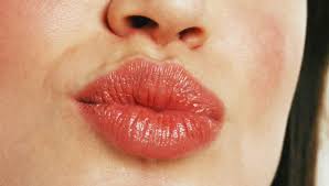 what causes dark spots on lips