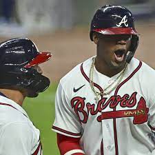 Braves rally past Astros to move one ...