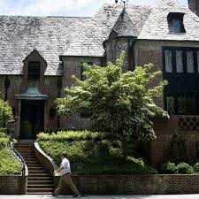 Obamas buy their rental home in Washington, keep home in Chicago
