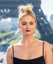sophie turner has french makeup