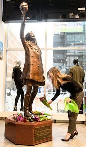 More attractions near mtm mary tyler moore statue. Gwendolyn Gillen Whose Sculpture Depicted Mary Tyler Moore Dies At 76 The New York Times
