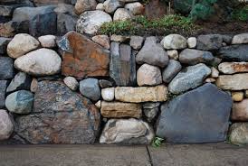 25 Practical Retaining Wall Ideas For