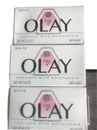 This beauty bar with shea butter is specially formulated with creamy olay lather and nourishing conditioners to leave your skin more hydrated with continued use. Vintage 1990 Oil Of Olay White Bath Soap Bar 3 2 Oz Rare Old Factory Seal For Sale Online Ebay